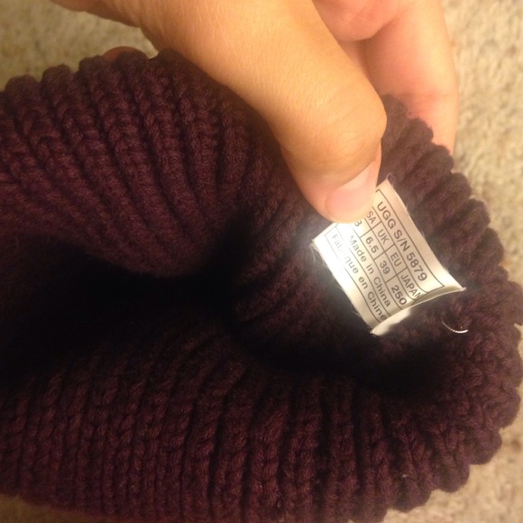 Burgundy UGGboots ! - Picture 2 of 3