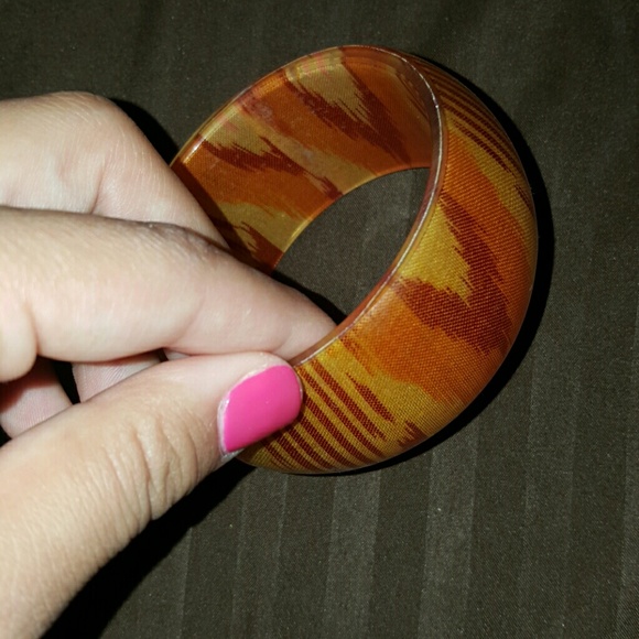 A bangle bracelet - Picture 4 of 4