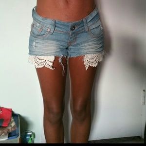 Denim shorts with crochet pockets