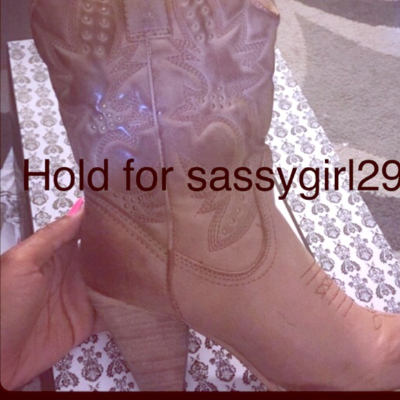 Brand New Cow  Boy boots for a steal!!