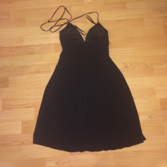 Eloquent black dress - Picture 4 of 5