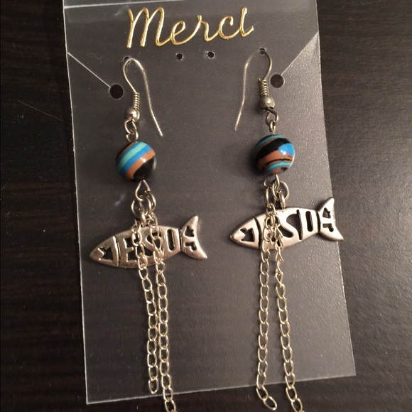 Earrings, necklace and bracelet set