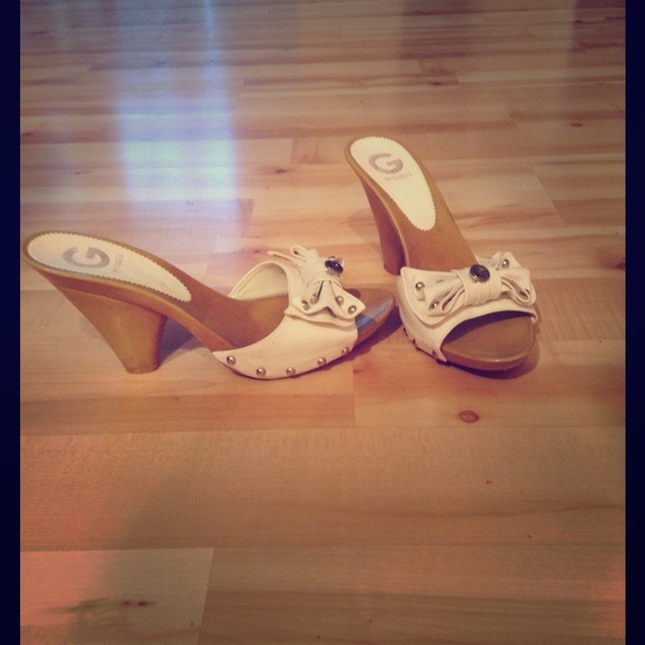 Guess white bow-tie heels