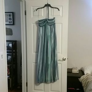 Long sleeveless dress