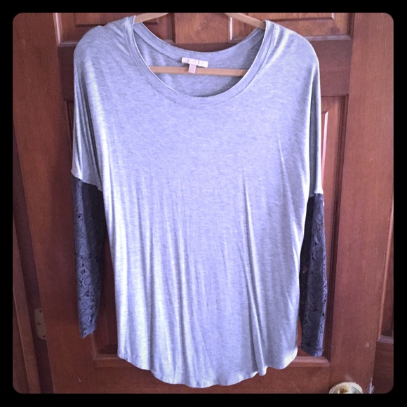 Anthropologie lace sleeve Bordeaux tee size M