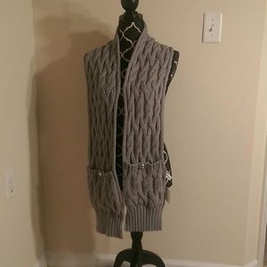 Sweater scarf with pockets