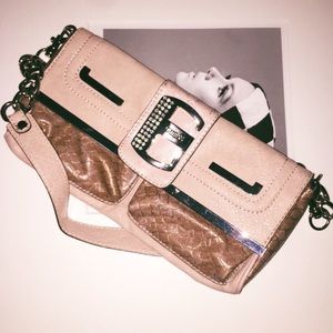 🎉SUPER DEAL🎉💕 GUESS clutch✖️handbag 💕
