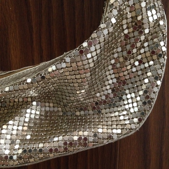 Gold Metallic and Vegan Leather Handbag - Picture 3 of 4