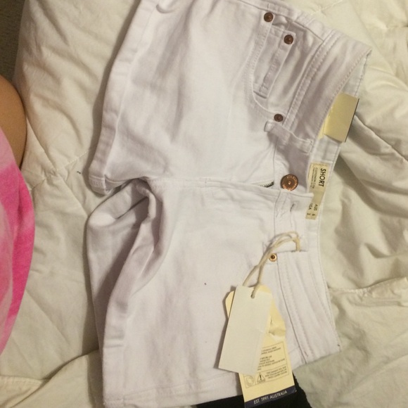 TRADED White shorts