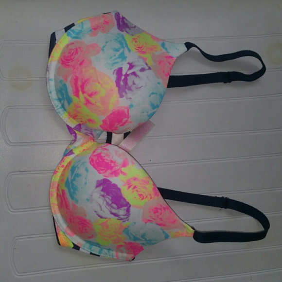 VS pink bra