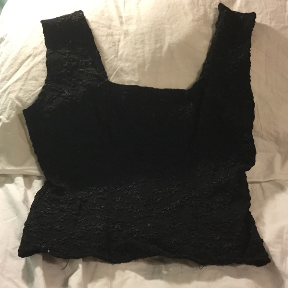 Black floral crop top