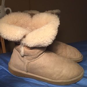 Ugg Australia Button BOXED AND READY TO SHIP
