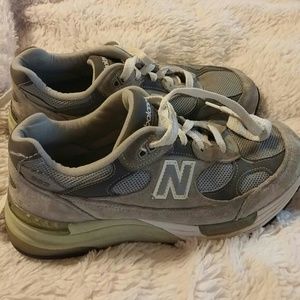 Walking shoes/ everyday sneakers