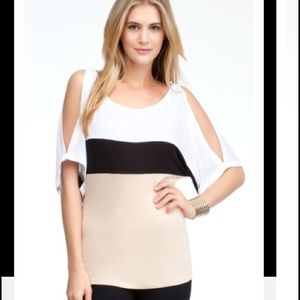 💟 NWOT BEBE ColorBlock Slit Sleeve Top 💟