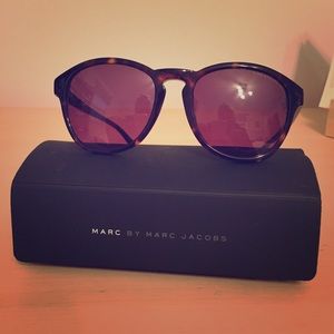 HP✨ Marc by Marc Jacobs Classic Round Sunglasses