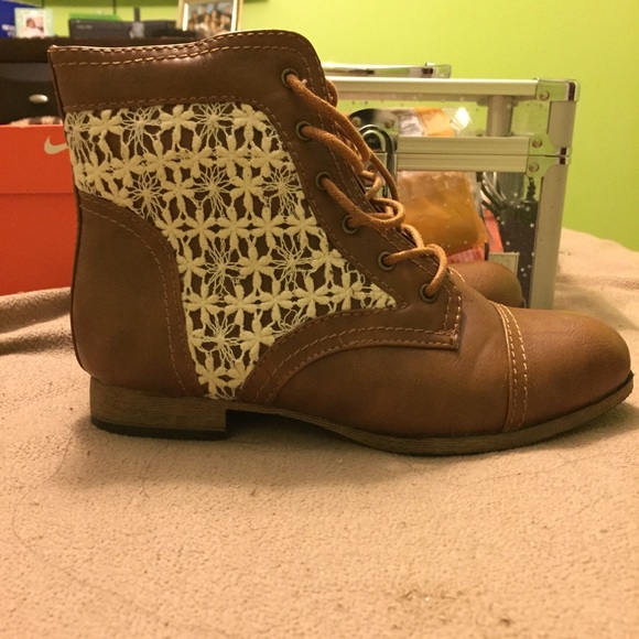 Low boots