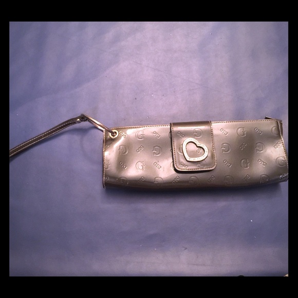 Guess clutch