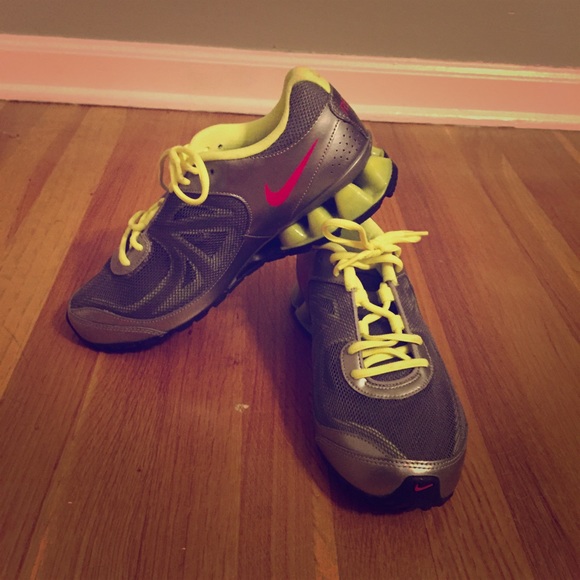 Nike women's reax tennis shoes size 8.5