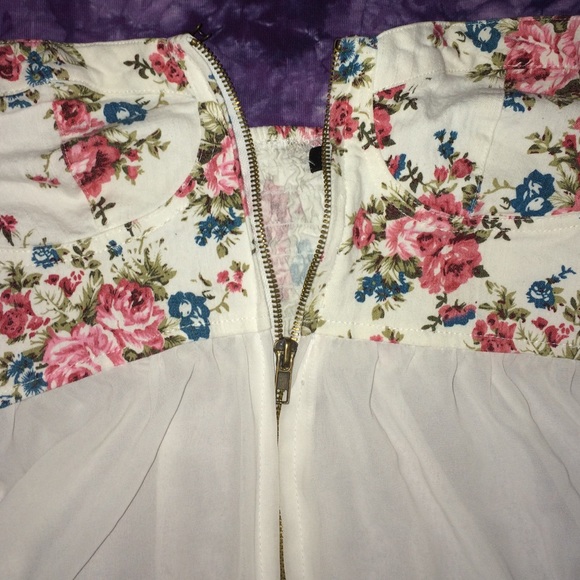 Halter Top - Picture 2 of 4