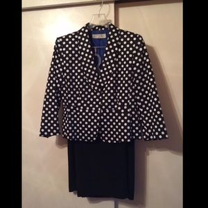 TAHARI black and white suit