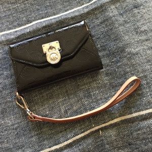 Michael Kors iPhone 4 Wristlet