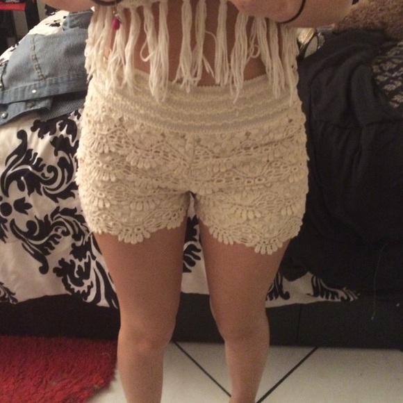 Crochet boutique shorts - Picture 3 of 3