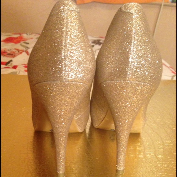 Last chance‼️Golden glitter Steve Madden Pumps - Picture 2 of 4