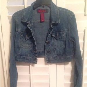 Short blue jean jacket
