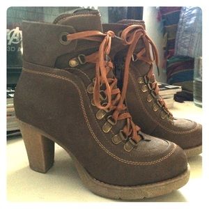 Heeled Mock Hiking Boots SIZE 9