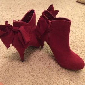 NEW Suede booties