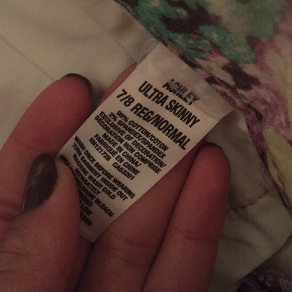 FLORAL PANTS!🌸🌷 - Picture 2 of 2