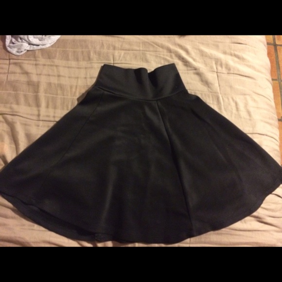 Black skater skirt