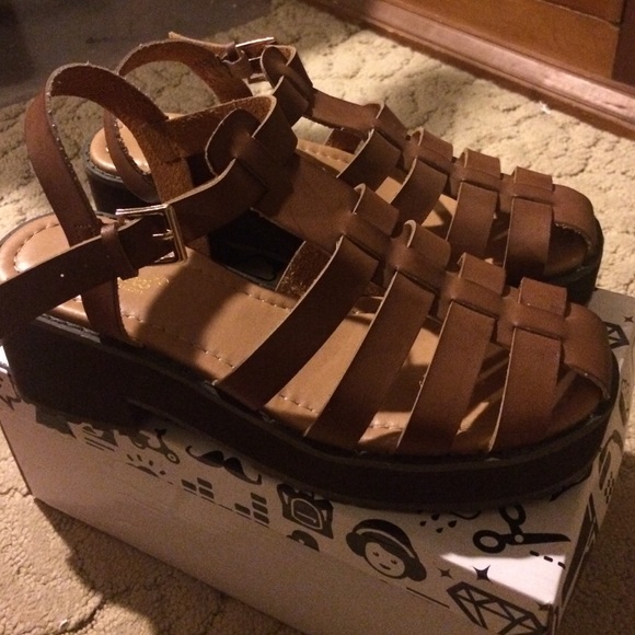 Platform sandals - Picture 2 of 3