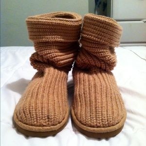Tan knitted Australian Uggs, size.7
