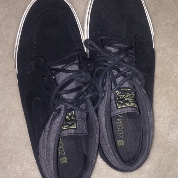High top Nike SB Janoskis Black and gold