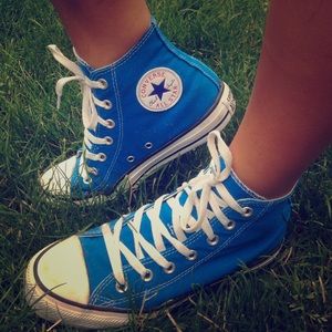 electric blue converse