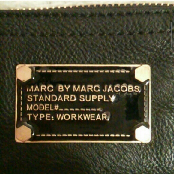 Marc Jacobs wristlet - Picture 2 of 4