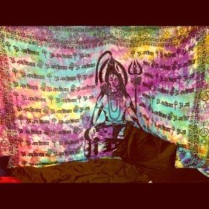 Tie dye tapestry •TRADED•