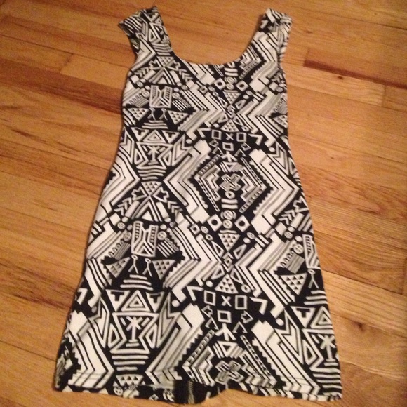 Fitted black and white printed dress