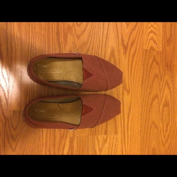 Toms slip ons