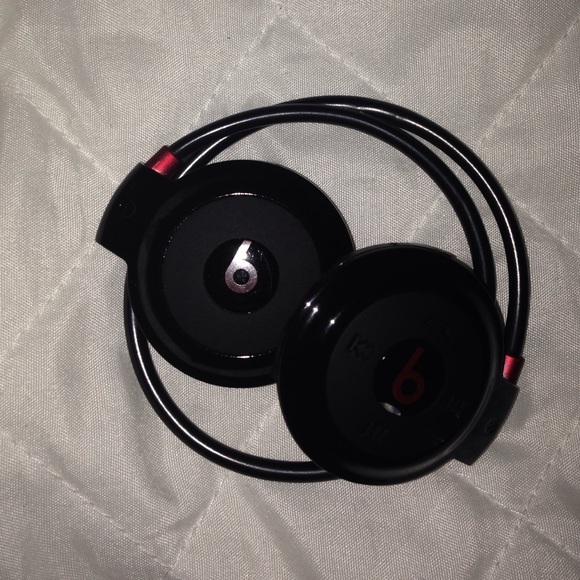 Wireless beats by Dre earphones