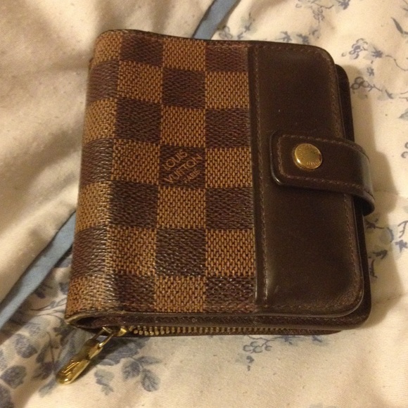 Damier ebene zippy bifold wallet
