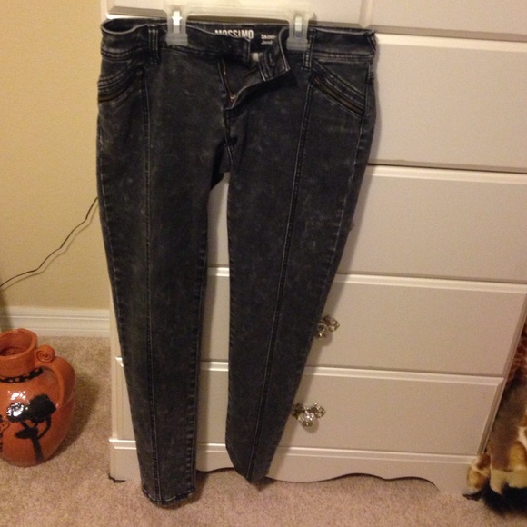 Black/dark washed skinny jeans