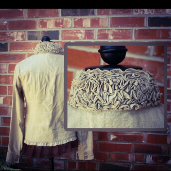 ❌SOLD Tribal Khaki Tan Ruffled Blazer - Picture 3 of 4