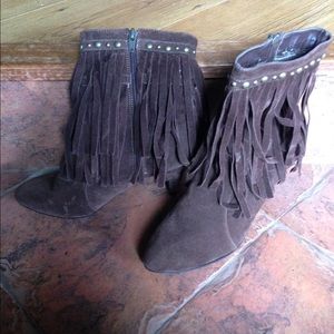 Do not buy! Anna B already has her paws on the👢🐾