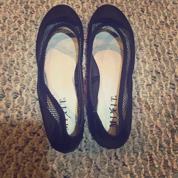 Black ballet flat