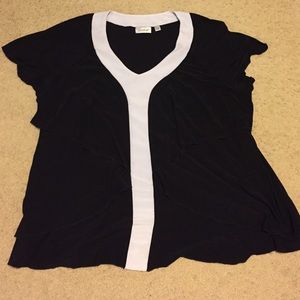 Black and white top with ruffles 30/32