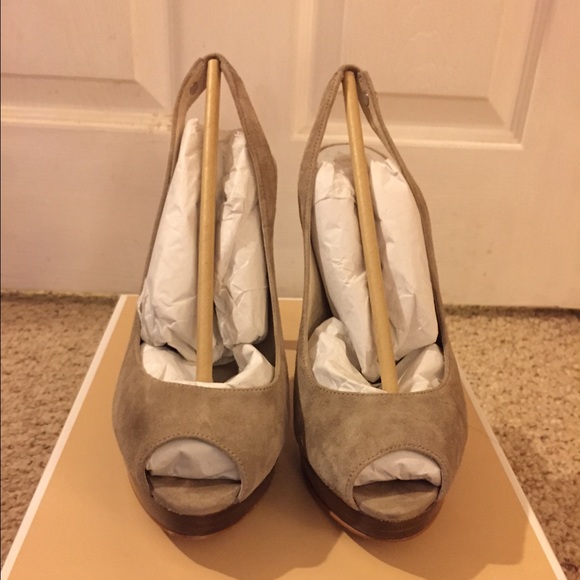 Michael Kors York Sling Suede Nude