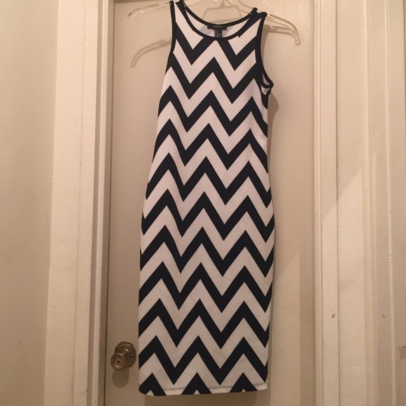 💥NEW MARKDOWN💥 Chevron Midi Dress