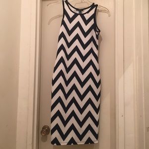 💥NEW MARKDOWN💥 Chevron Midi Dress